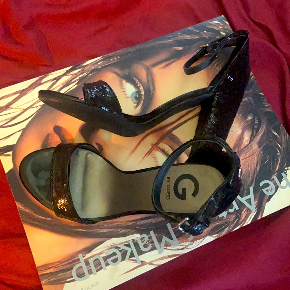 Black Sequence heels with a strap 9 1/2 👠